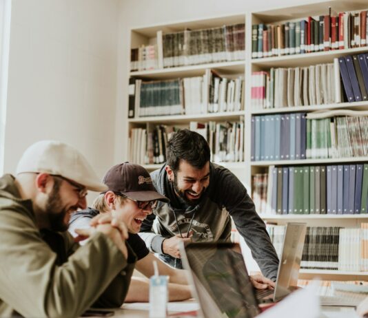 윤 대통령, “내년엔 민생 살리기와 지속 가능한 미래 대비에 중점 투자” three men laughing while looking in the laptop inside room