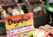 정부, 먹거리 물가 안정 위해 농산물·식품원료 등에 할당관세 적용 Dragon fruit signage