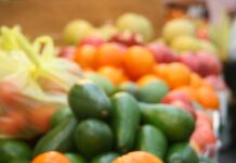 운동과 식습관 개선이 신체에 미치는 장기적인 혜택 variety of fruits