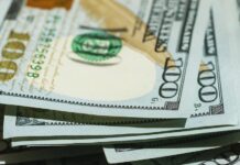 경제적 목표를 달성하기 위한 전략 white and black printer paper