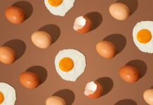 건강한 다이어트를 위한 균형 잡힌 식단 brown and white egg lot