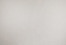 20~30대, 단백질에 진심이다…고단백 식단 붐 person's left hand wrapped by tape measure