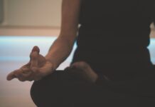 스트레스 관리, 삶의 질을 높이는 첫걸음 person doing yoga on floor