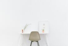 “집에서 실천하는 마일드 미니멀리즘, 일상 속 건강 챙기기” white wooden table near brown chair