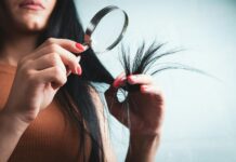 건강한 모발을 위한 똑똑한 헤어 관리, 일상 속 실천법은? Woman examining split ends of hair with magnifying glass