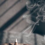 일상 속 대체요법, 건강을 지키는 새로운 습관으로 자리잡다 white smoke on brown wooden table